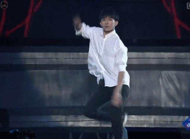 陈伟霆易烊千玺斗舞,易烊千玺和陈伟霆同台