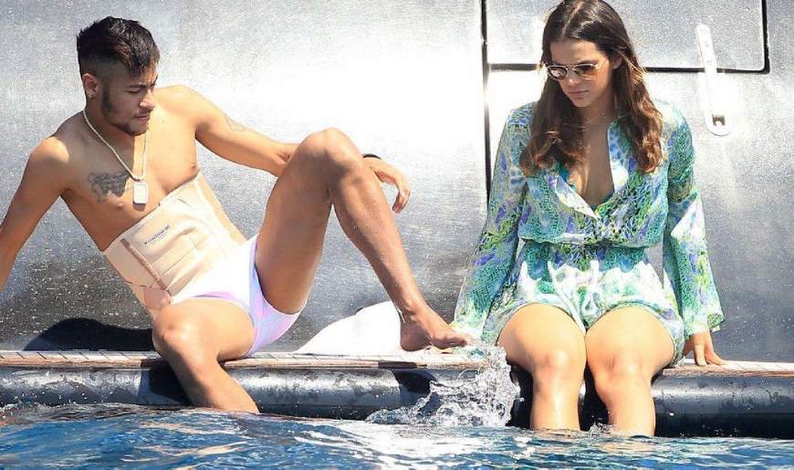 内马尔和孩子们的快乐时光,内马尔回到儿时贫民窟