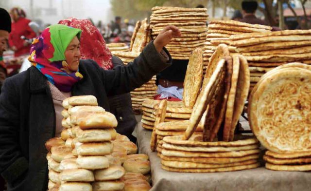 *疆新**人文地理丨一个馕的两极——于固守传统与疯狂创新之间穿梭
