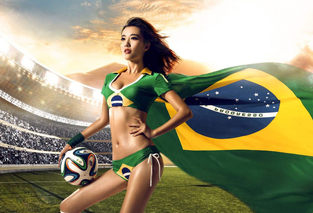 足球宝贝亮相球场视频,足球宝贝登场