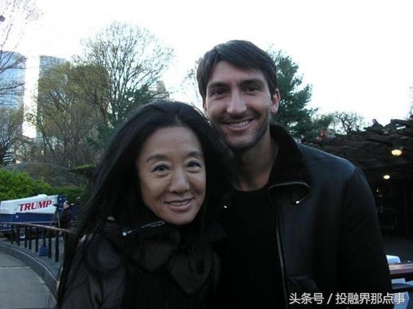 40岁改行创业，63岁离婚，又恋上小36岁全美最帅滑冰冠军！