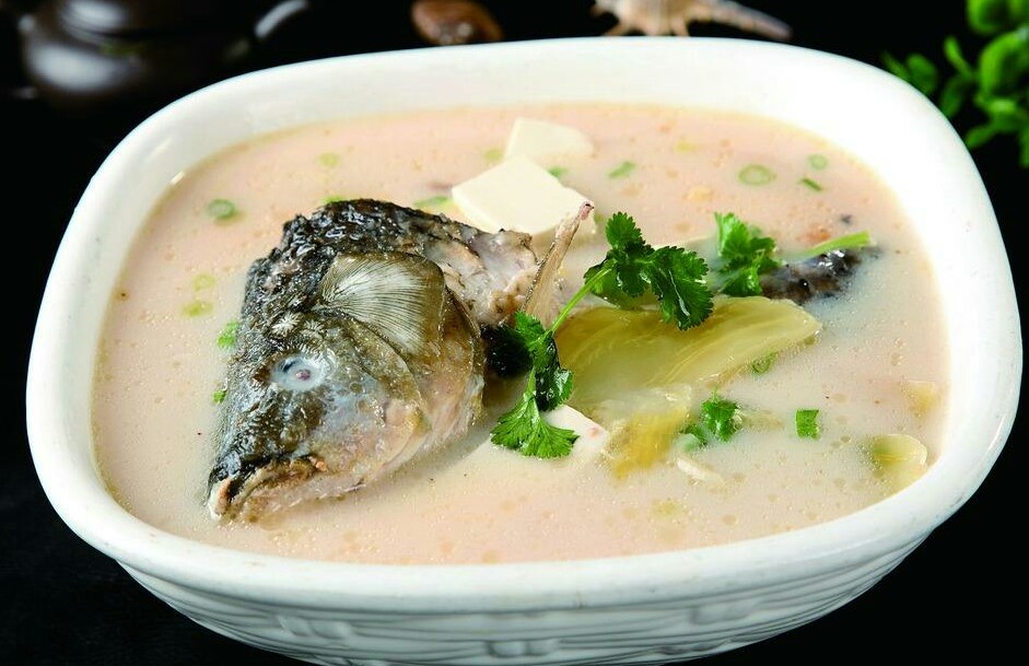 鱼头炖豆腐汤正宗做法,鱼头炖豆腐汤最正宗的做法红烧