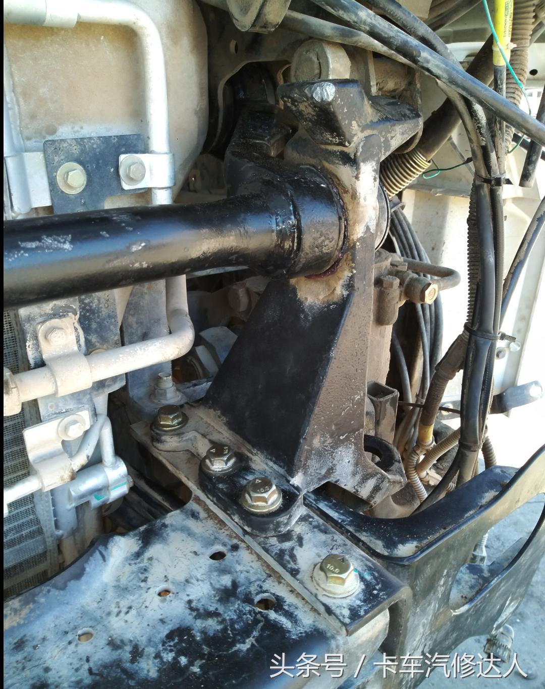 驾驶室异响一直找不到原因怎么办,半挂车驾驶室下方异响