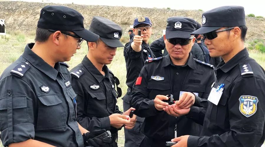 警务实战教官为民警讲授实战技能,警务实战教官需要具备哪些能力