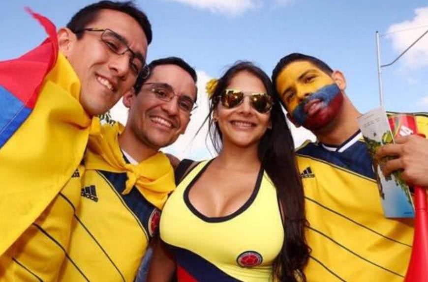 世界杯最火的“乳神”！巴拉圭乳神：没有口袋只好把手机放胸罩里