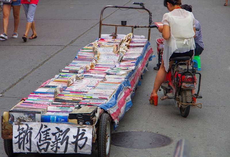 小县城摆摊卖什么成本低好赚钱,摆小摊卖什么比较赚钱