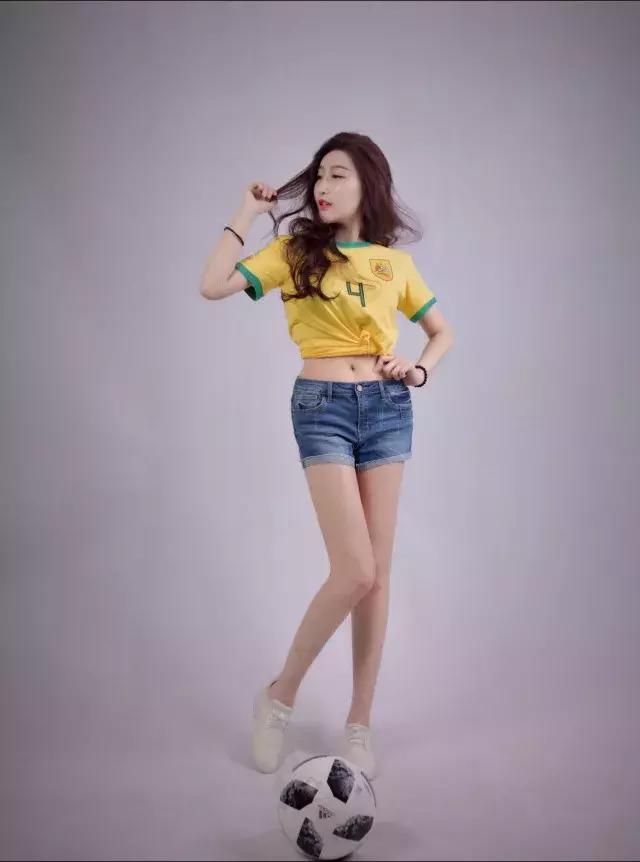 空姐和空姐格斗,足球比赛空姐
