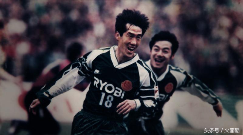 「逍遥侃球」看球是一种生活方式三好青年都看球