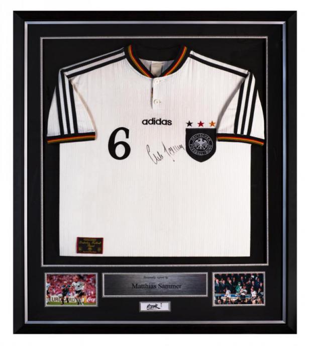 为球迷男友准备泡面零食，都比不上送一件C罗亲笔签名球衣！