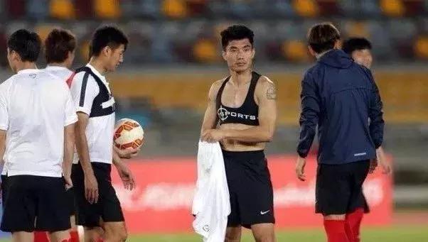 球星穿内衣，世界杯开幕啦