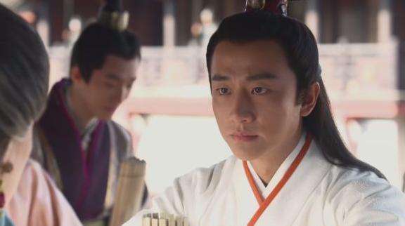 太后：男宠必须为我陪葬！大臣：不可！他与先王在地下相遇会尴尬