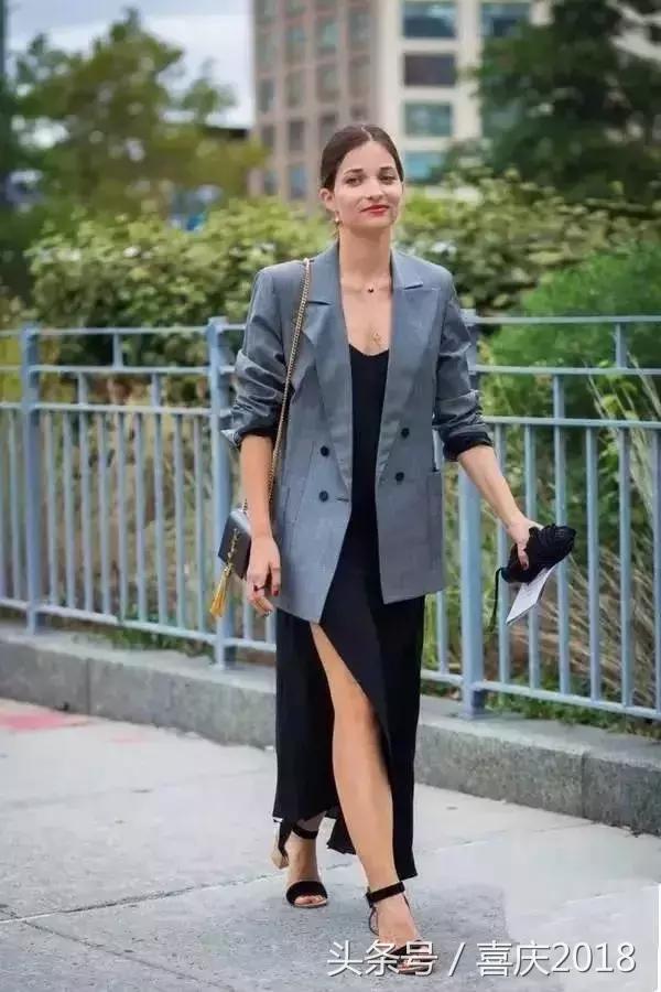 怎么把普通吊带穿的很时髦,小吊带怎么穿比较好看