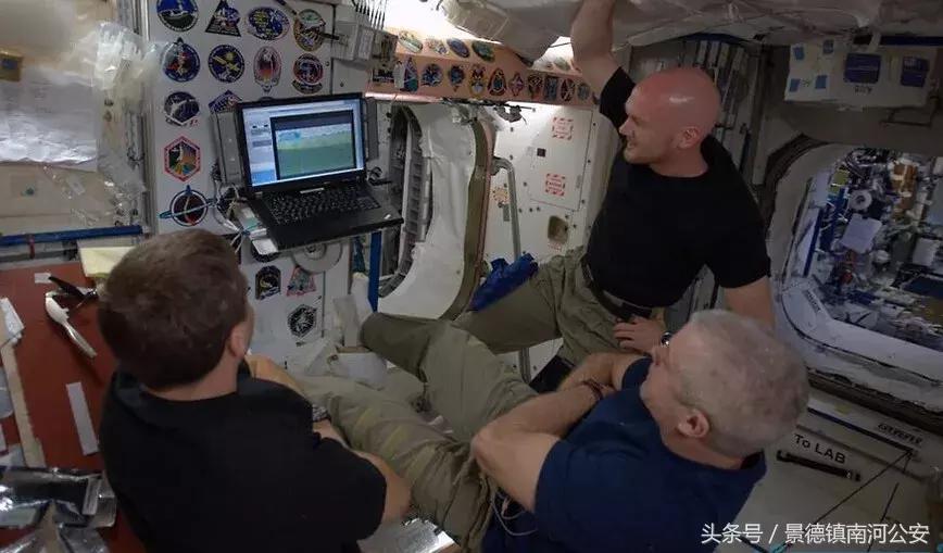 宇航员去太空看什么呢,宇航员在太空看飞机