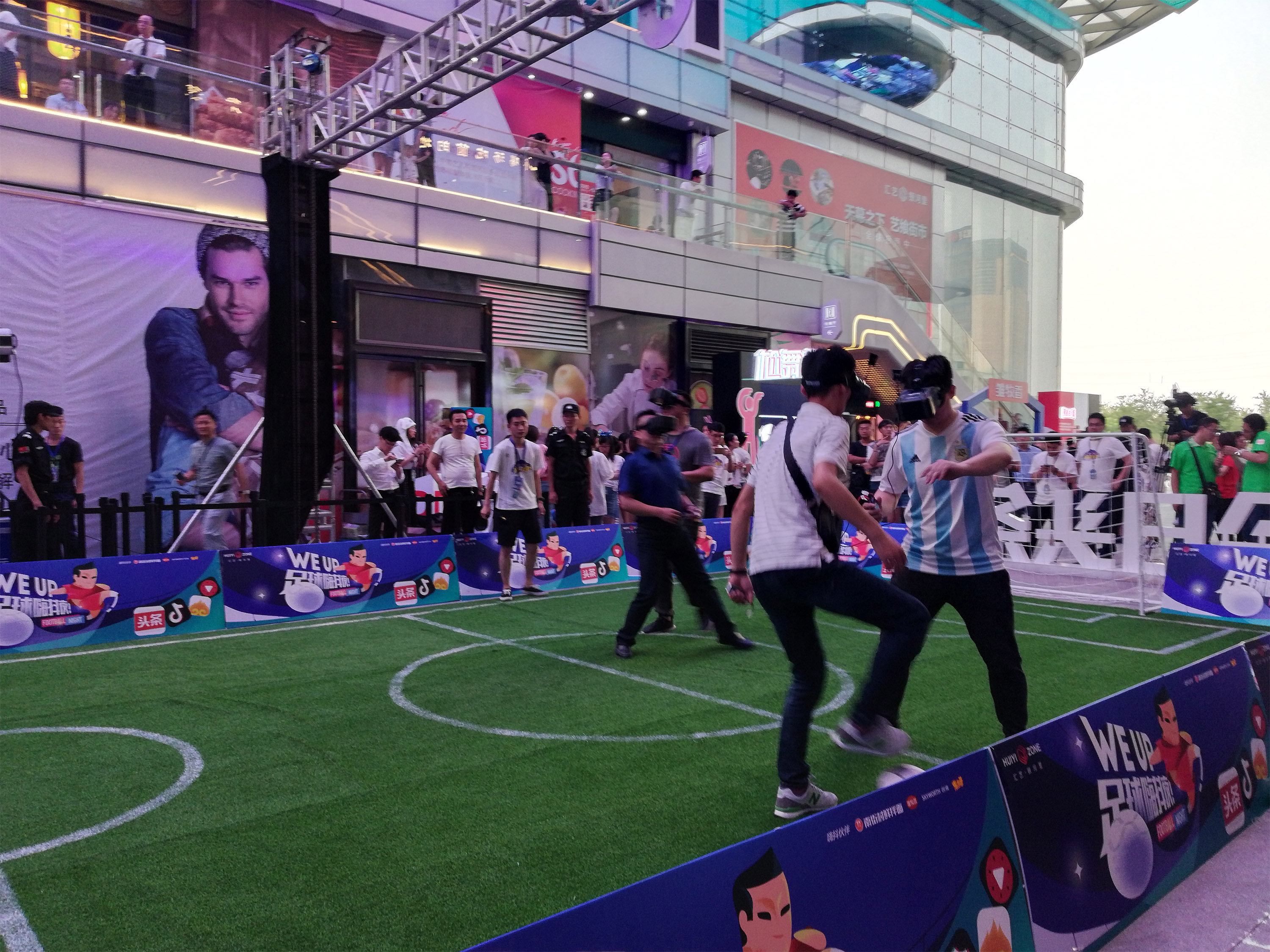 *今条头日**WEUP足球嗨抖夜，燃爆2018夏日足球狂欢盛宴！