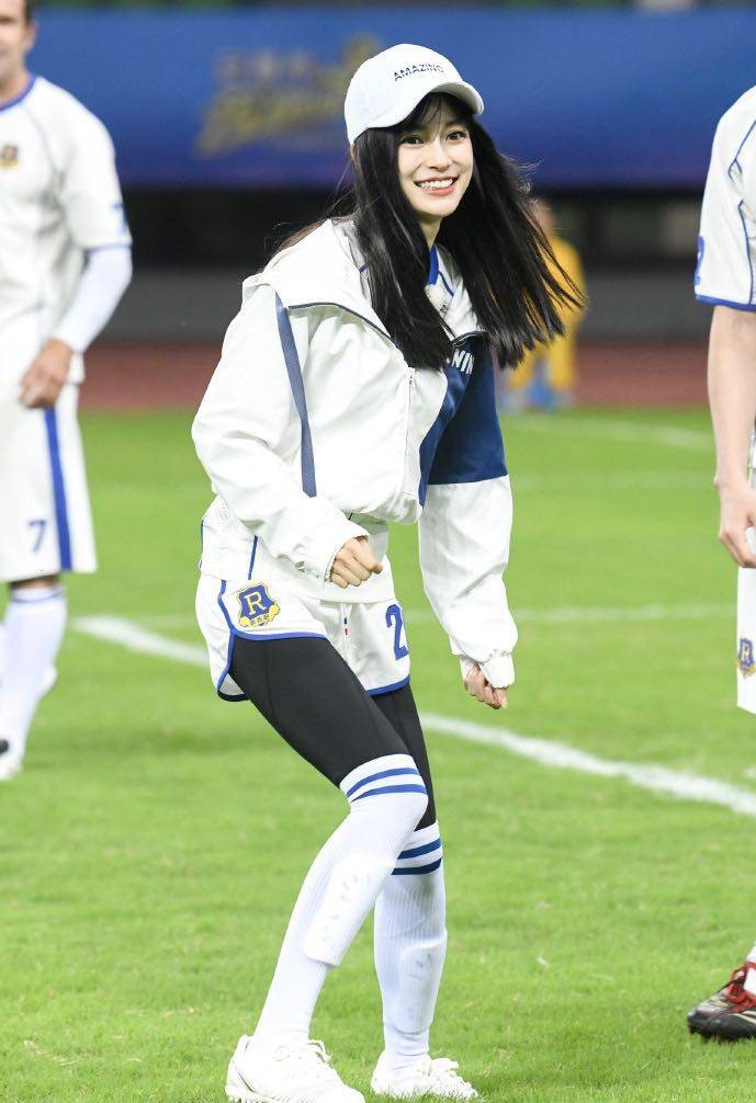 杨颖和关晓彤的照片,关晓彤演杨颖