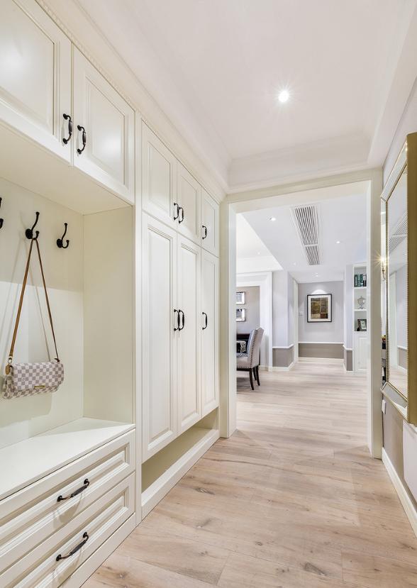 鞋柜只用来放鞋就太浪费了，看看别人家还能坐着换鞋，太实用了