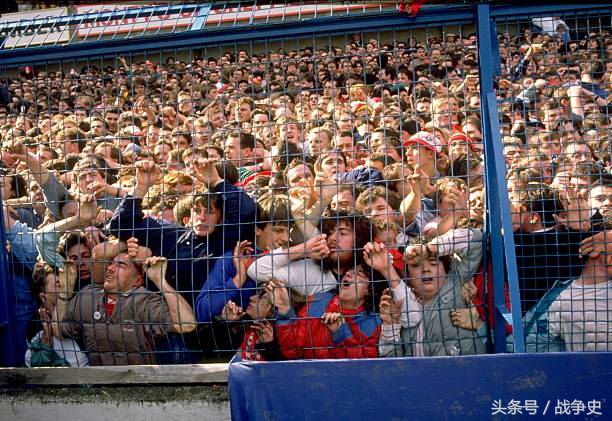 为了世界杯，这些足球流氓拼死搏斗，最终的王者却是这一国