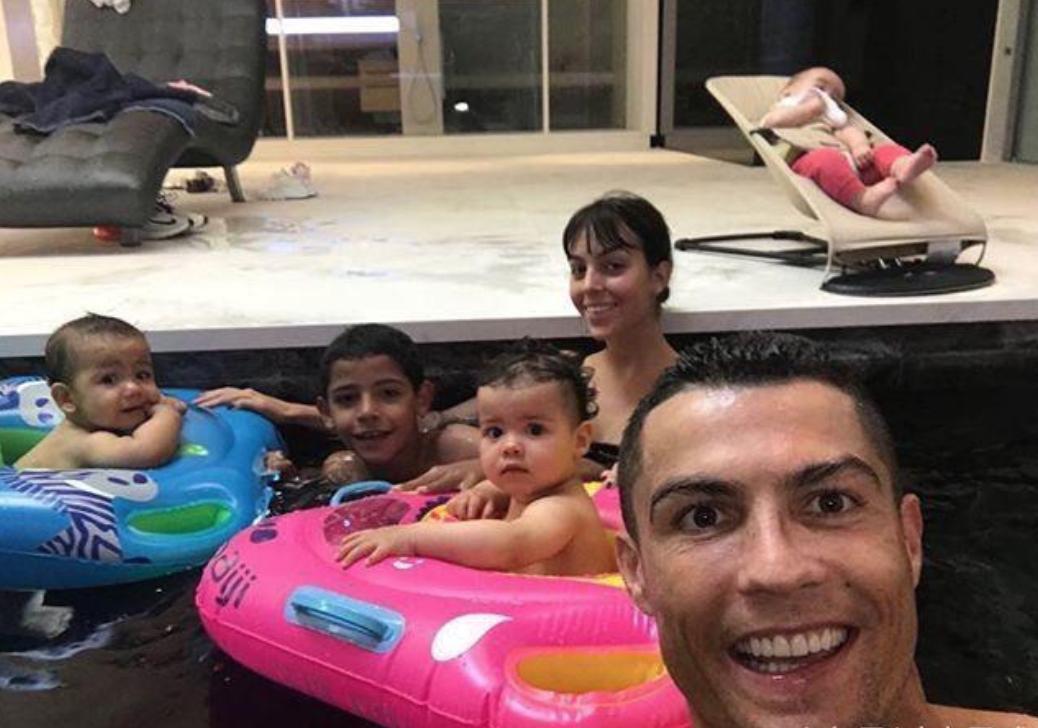 c罗的4个孩子都是亲生的吗,c罗的4个孩子