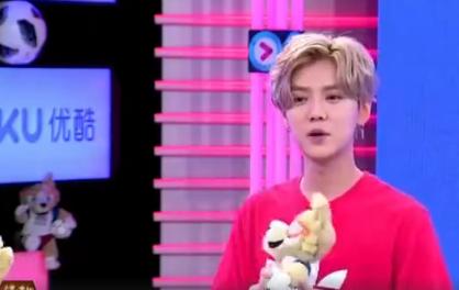 鹿晗红色裤子男,鹿晗为什么穿红色的衣服