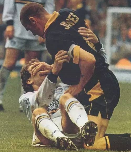 世界杯开幕，和足球有关的奇人逸事，今天聊恶汉维尼琼斯