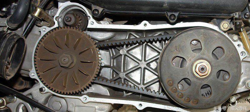 送“粽”子的摩托车嗡鸣如飞机，跑得如龟速，哪里有故障？