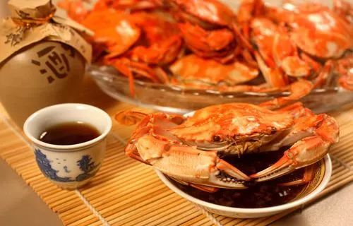 吃完螃蟹可以喝酸奶和牛奶吗,螃蟹和酸奶一起吃中毒