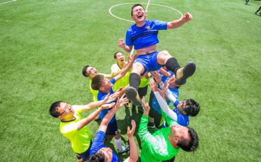 酣畅淋漓足球比赛,2017万科v盟社区杯足球赛