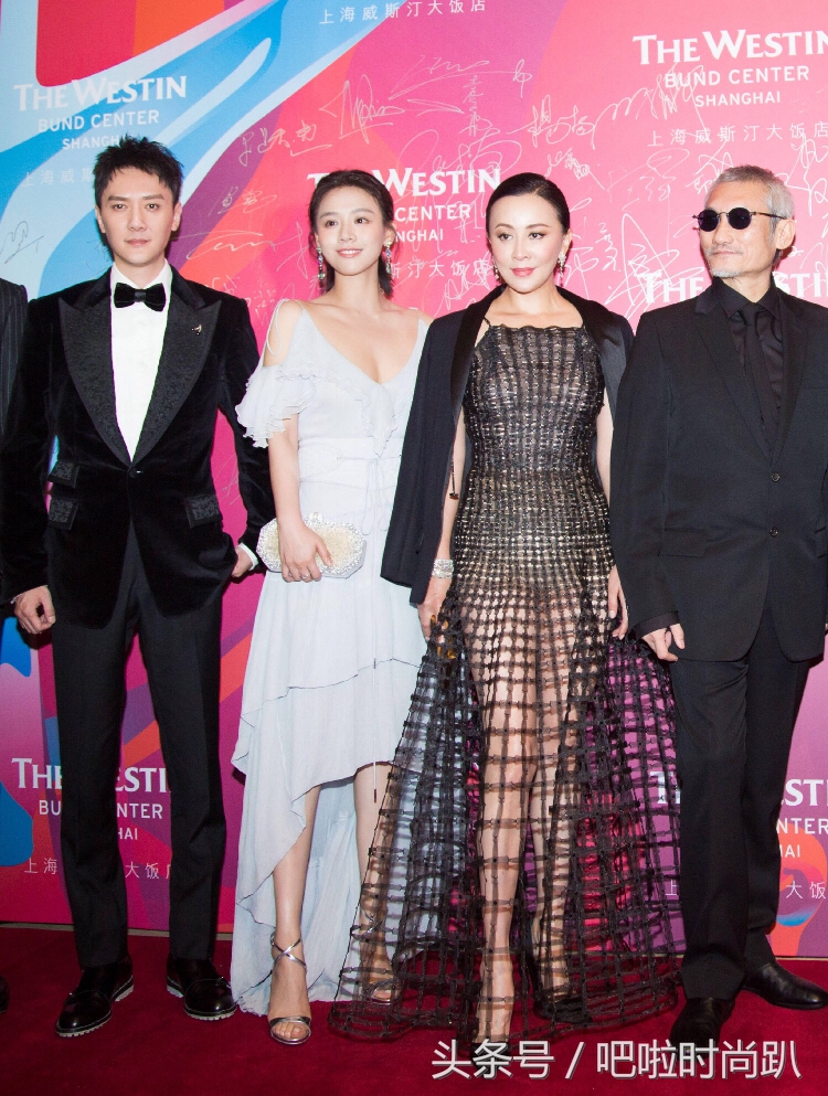 53岁刘嘉玲大秀好身材,54岁刘嘉玲穿刺绣裙图