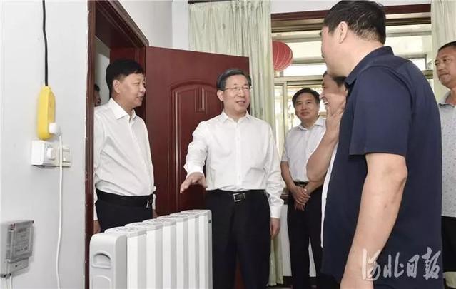 宝石火山爆发,火山喷发遇见特大暴雪