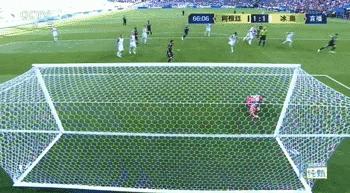 世界杯梅西被撞倒教练,世界杯梅西被铲倒