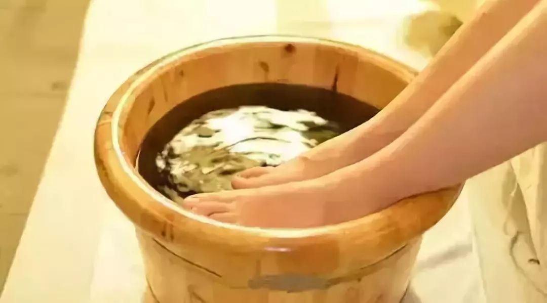 花椒生姜艾叶泡酒能治腰腿疼痛吗,艾叶加酒赶走颈肩腰腿痛一身轻松