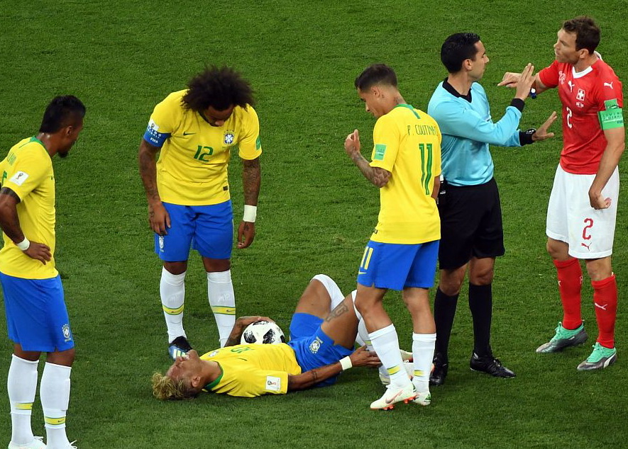 巴西队现在的问题,内马尔在场上有没有挑衅过c罗