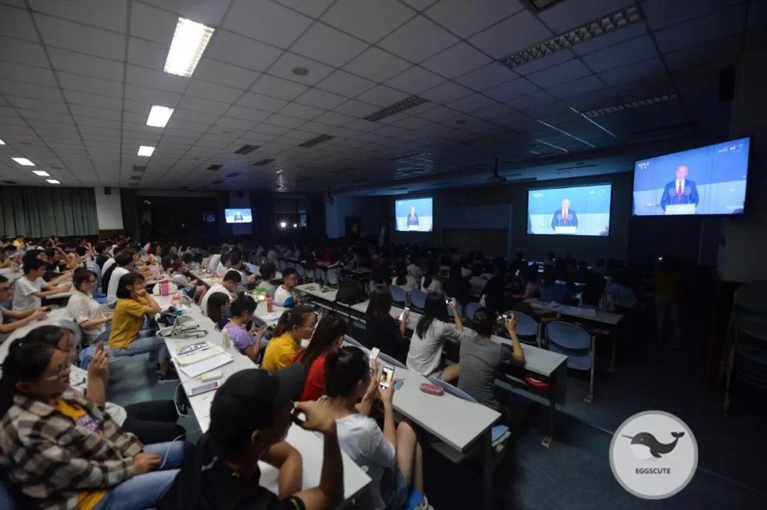 普京观看世界杯揭幕战,世界杯普京名场面