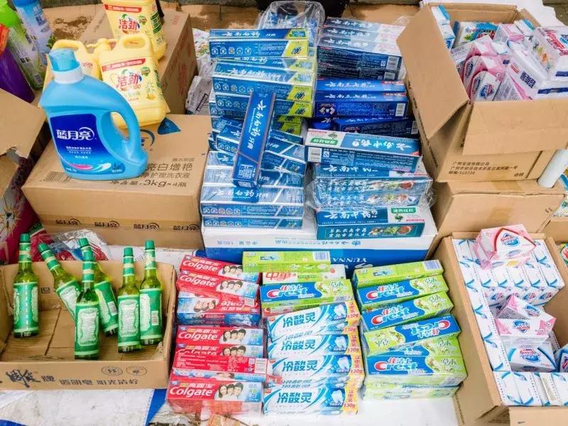 水蜜桃8块一斤,西瓜桃子8元