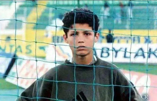 c罗家庭成员主要有谁,c罗小时候家庭条件