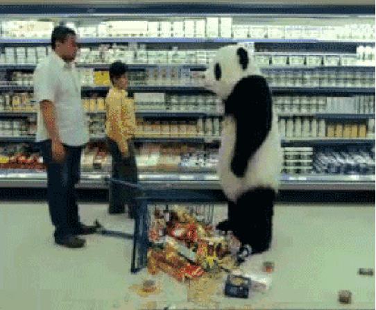 超市小票别扔里面藏有猫腻,超市购物顾客将不要的商品乱扔