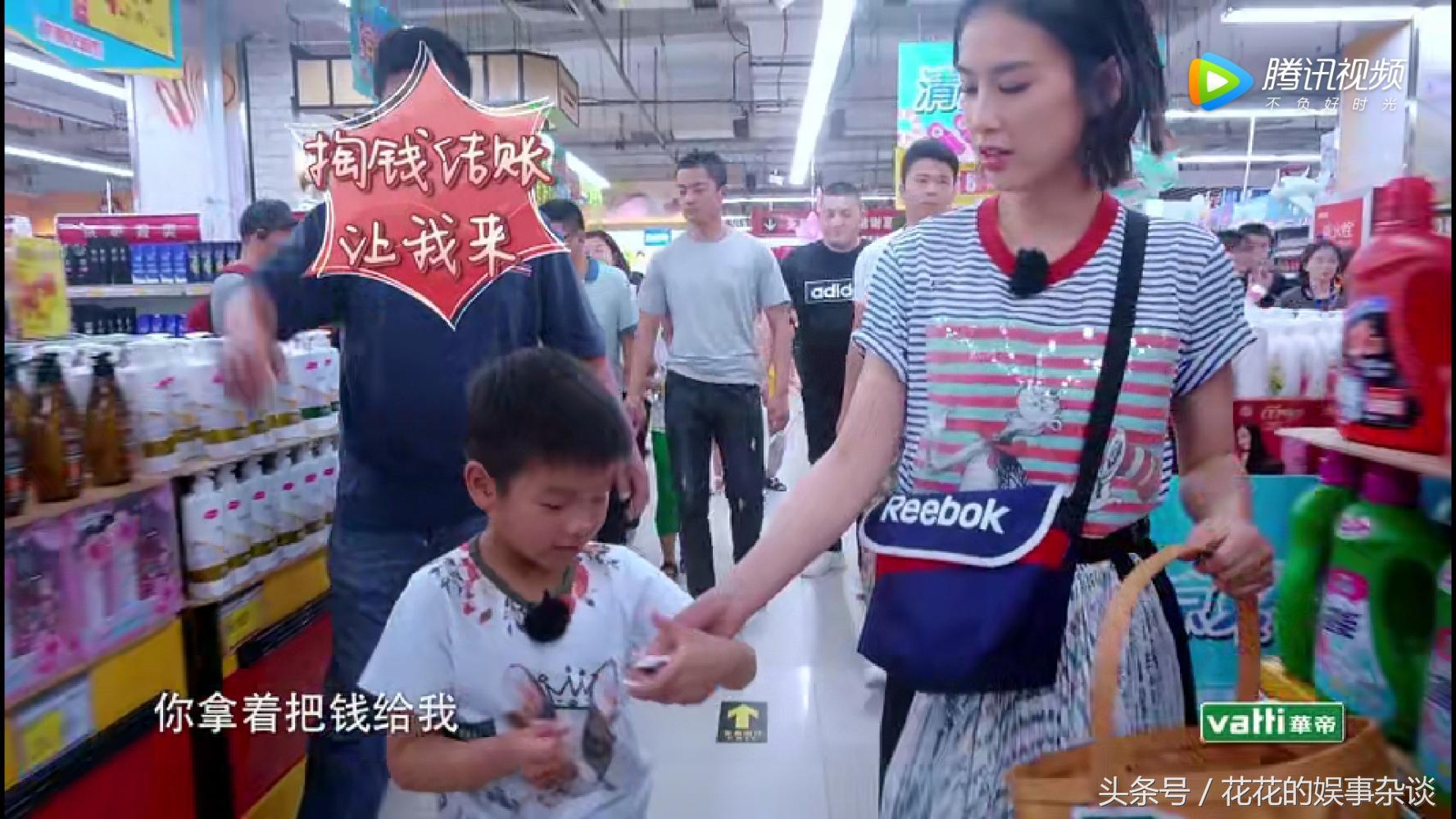 黄圣依和安迪去超市买虾,黄圣依和安迪去买菜