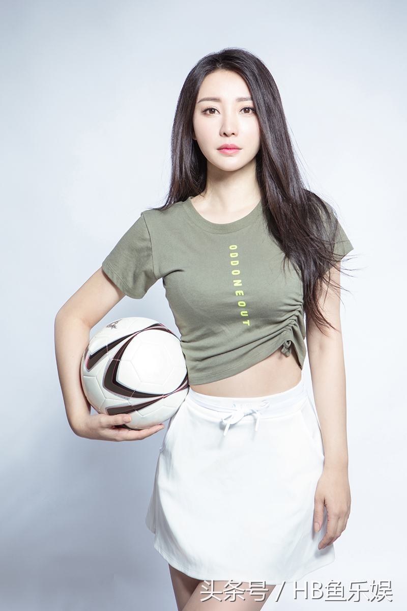 柳岩露脐衫照片,柳岩穿露脐装秀小蛮腰