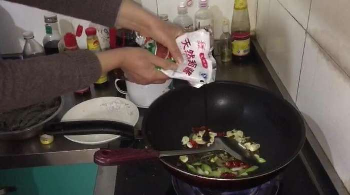 在家做油焖大虾原来这么简单,简单美食手把手教你在家油焖大虾