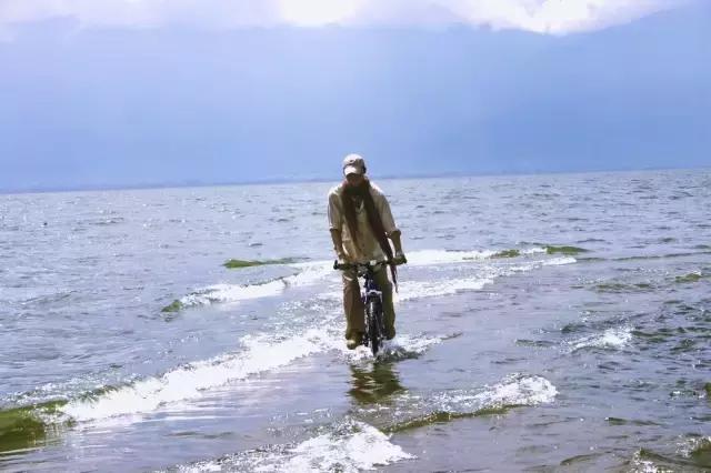 一个辍学生在大理租下23个足球场大的地方，种菜、养牛、建农场