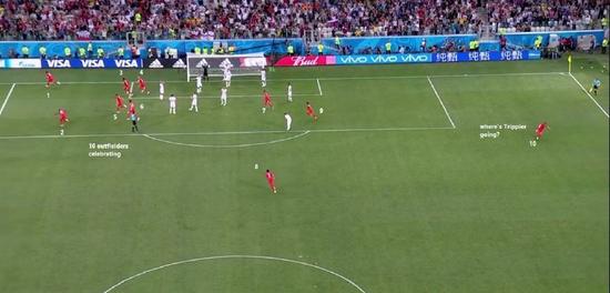 世界杯出了怪事！那么燃的绝杀球，为什么总有个人不敢冲过去庆祝
