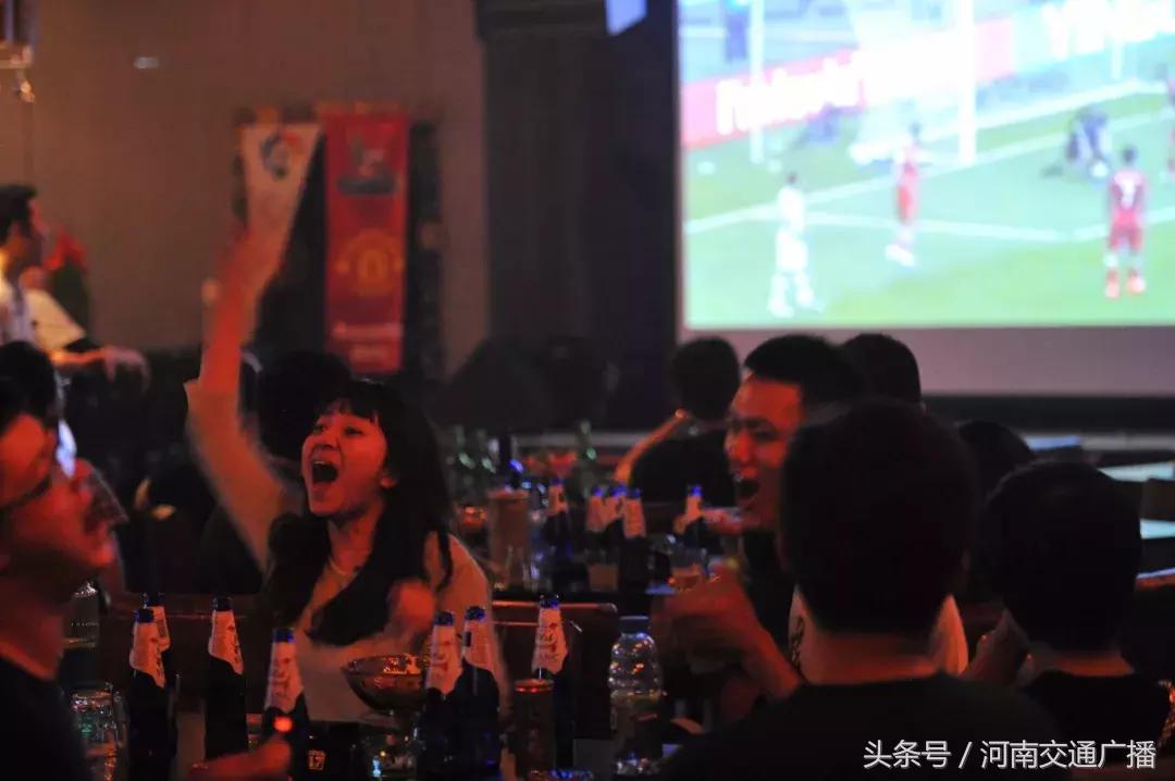 球赛啤酒小龙虾,看球喝啤酒