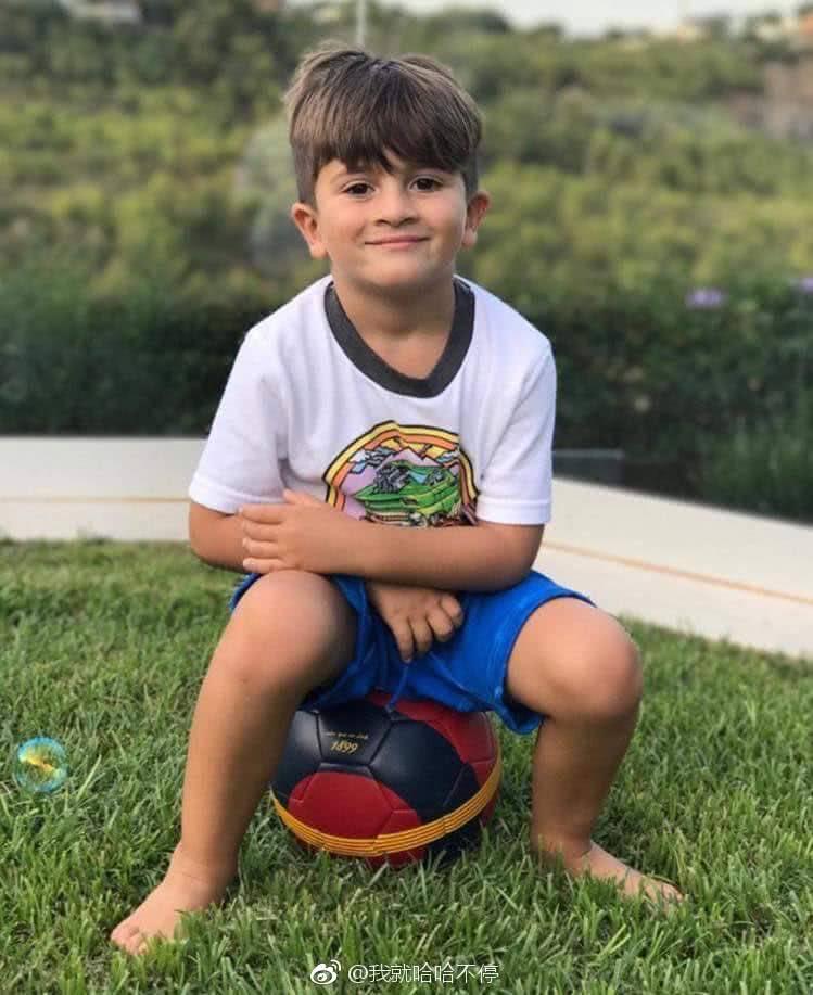 梅西的大儿子蒂亚戈踢足球,梅西大儿子蒂亚戈最新消息