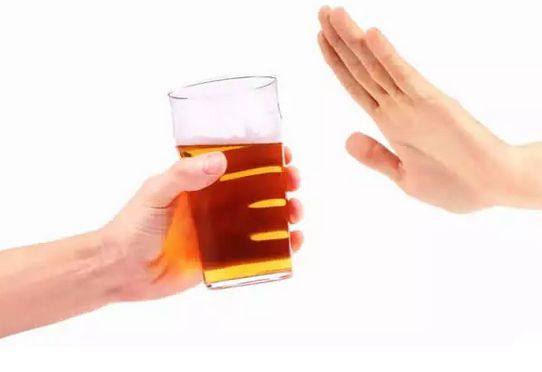 酒后头疼无法入睡怎么缓解,喝完酒后咽喉干是怎么回事