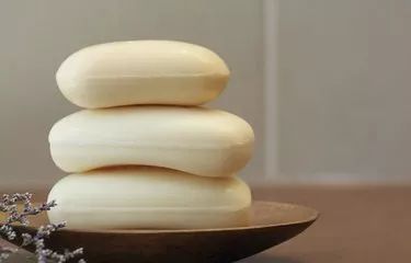 在野外被蚊子叮了能涂唾液止痒吗,宝宝眼睛让蚊子叮了怎么消肿止痒