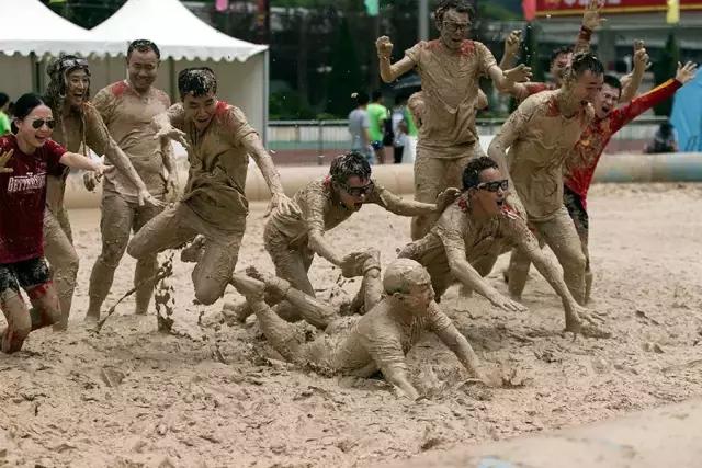 娉ユ祮瓒崇悆璧涘満,娉ユ祮瓒崇悆鍦哄湴