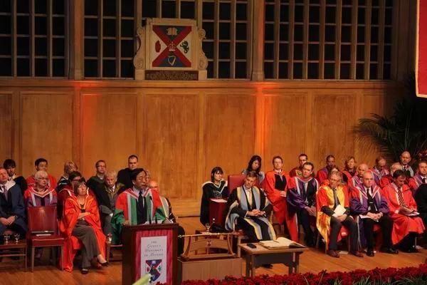 张杰了解谢娜完整版,张杰认识谢娜的视频