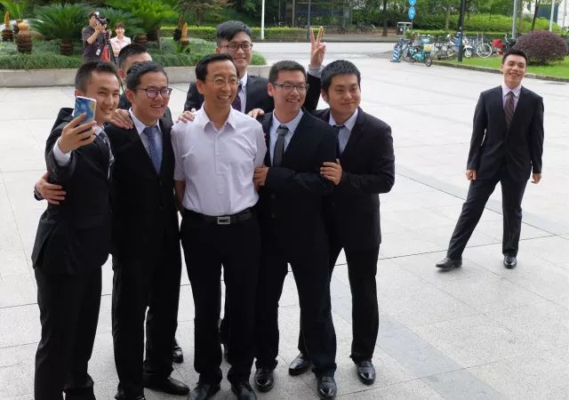 张杰了解谢娜完整版,张杰认识谢娜的视频