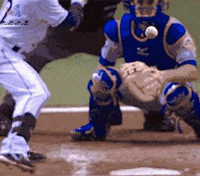 守门员如何把足球抛得又高又远,足球越硬好还是越软好