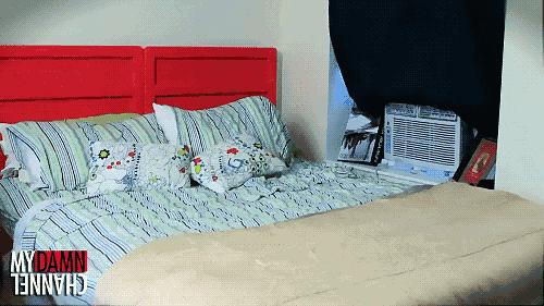 胡吃海塞后胃难受打嗝难闻,前一天胡吃海塞第二天胃难受